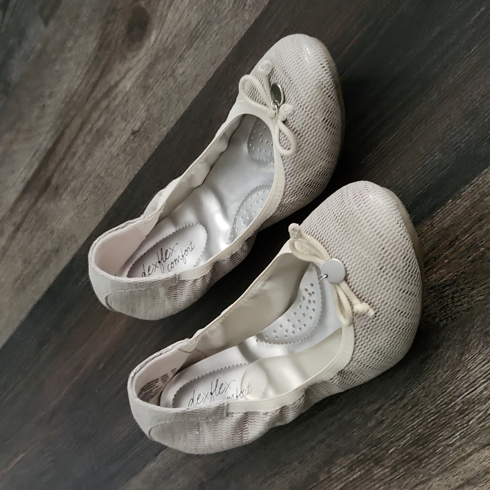 Payless Shoes DEXFLEX comfort metallic Claire flat shoes size 6 1/2